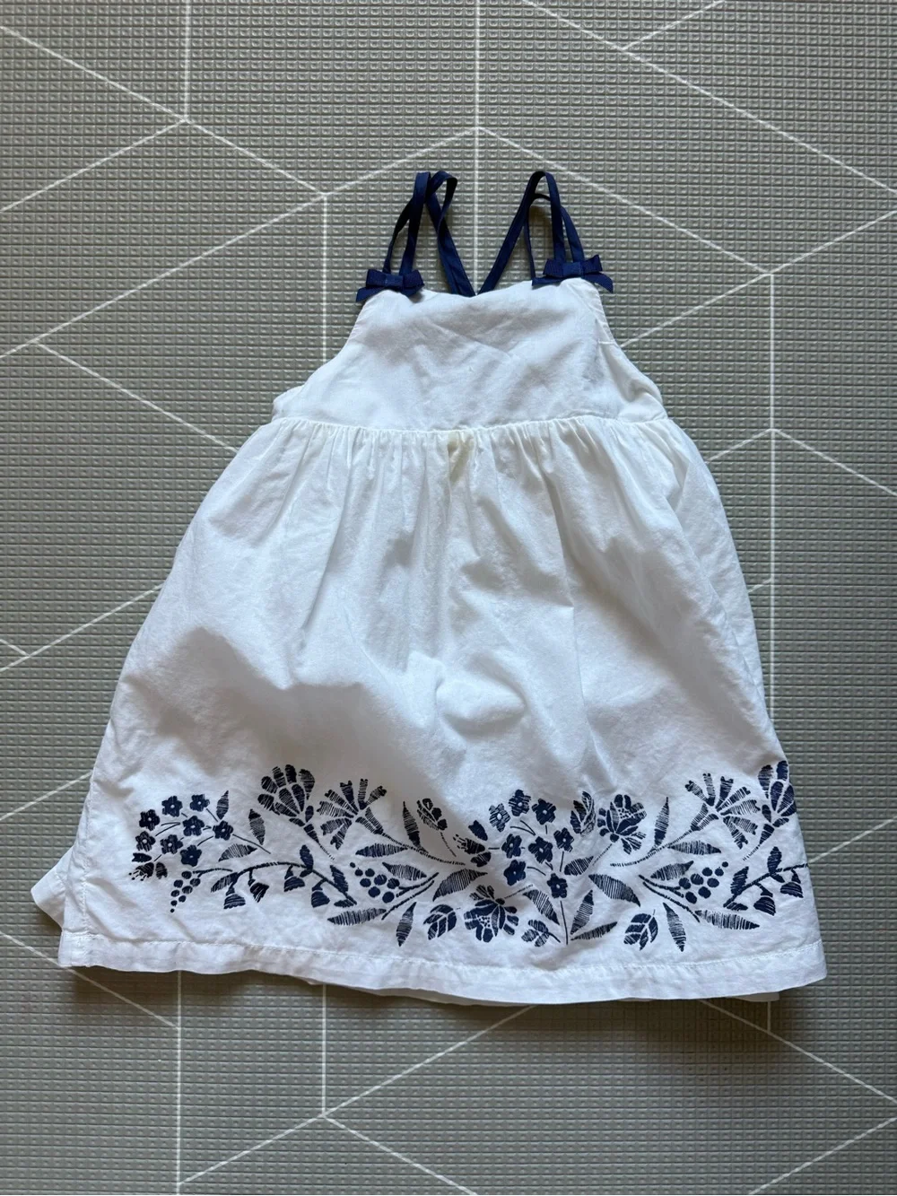 Gymboree|FREE w kids purchase,White sundress with Navy florals,sleeveless•••boho